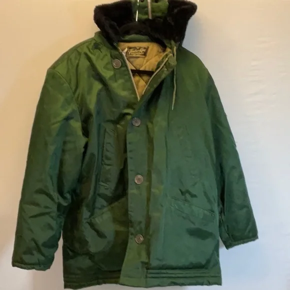 Timber King green large jacket. Has some wear but still a lot of use. Small snag - Picture 6 of 11